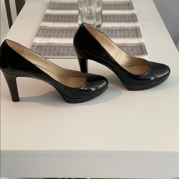 nine west black pumps